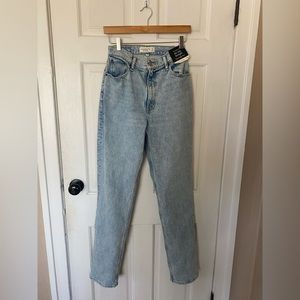 Abercrombie 90s Straight Ultra High Rise Curve Love